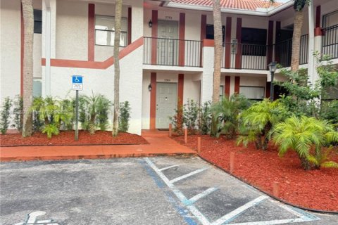 Copropriété à vendre à Coral Springs, Floride: 1 chambre, 70.88 m2 № 2034961 - photo 2