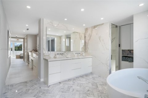 Condominio en venta en Miami Beach, Florida, 4 dormitorios, 350.33 m2 № 1868583 - foto 17
