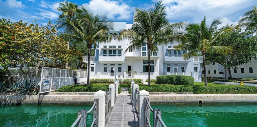Condominio en Miami Beach, Florida, 4 dormitorios  № 1868583