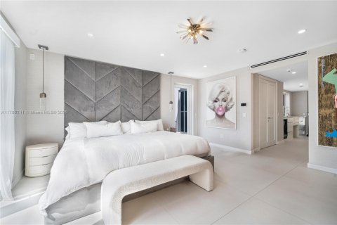 Condominio en venta en Miami Beach, Florida, 4 dormitorios, 350.33 m2 № 1868583 - foto 14