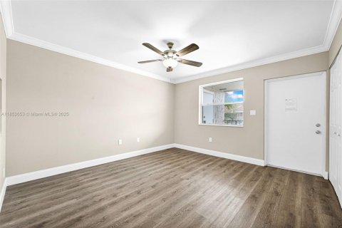 Condo in Miami, Florida, 2 bedrooms  № 1890420 - photo 10