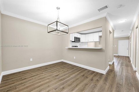 Condo in Miami, Florida, 2 bedrooms  № 1890420 - photo 26
