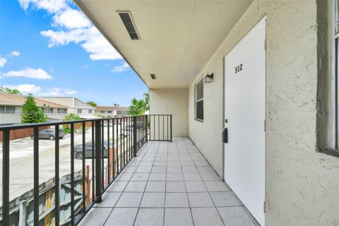 Condo in Miami, Florida, 2 bedrooms  № 1890420 - photo 6