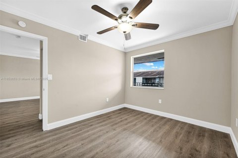Condo in Miami, Florida, 2 bedrooms  № 1890420 - photo 13