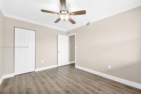 Condo in Miami, Florida, 2 bedrooms  № 1890420 - photo 14