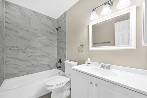 Condo in Miami, Florida, 2 bedrooms  № 1890420 - photo 17