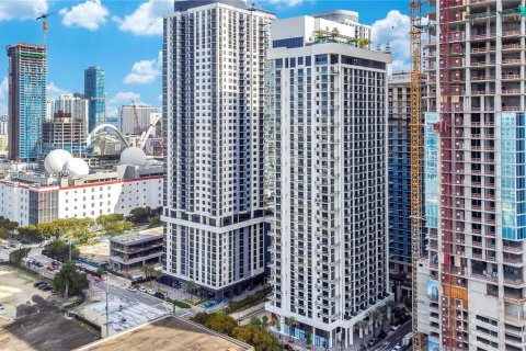Condo in Miami, Florida, 2 bedrooms № 2260868 - photo 3