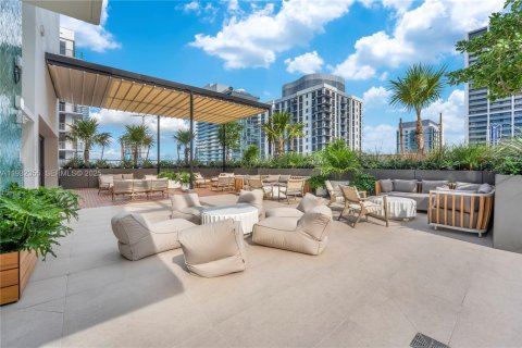 Condo in Miami, Florida, 2 bedrooms № 2260868 - photo 4