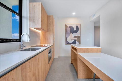Condo in Miami, Florida, 2 bedrooms № 2260868 - photo 29