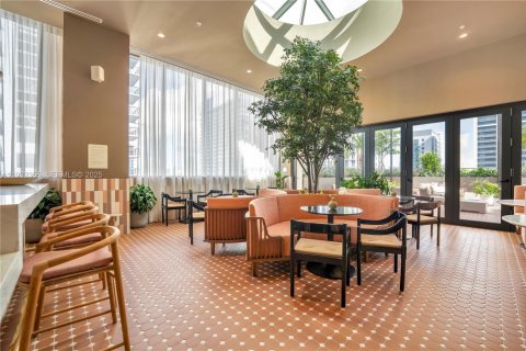 Condo in Miami, Florida, 2 bedrooms № 2260868 - photo 11