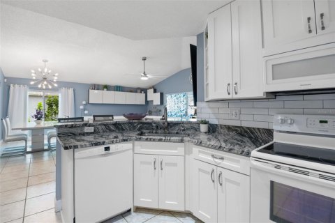 Condominio en alquiler en Sun City Center, Florida, 2 dormitorios, 144.56 m2 № 1902352 - foto 18