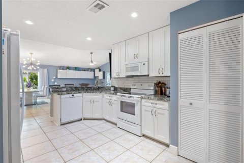 Condominio en alquiler en Sun City Center, Florida, 2 dormitorios, 144.56 m2 № 1902352 - foto 17