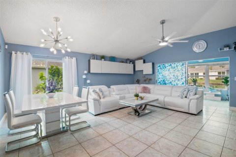 Condominio en alquiler en Sun City Center, Florida, 2 dormitorios, 144.56 m2 № 1902352 - foto 7