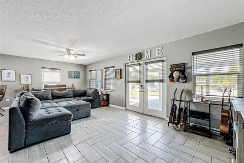 Villa ou maison à louer à Palmetto, Floride: 3 chambres, 127.83 m2 № 2148158 - photo 5