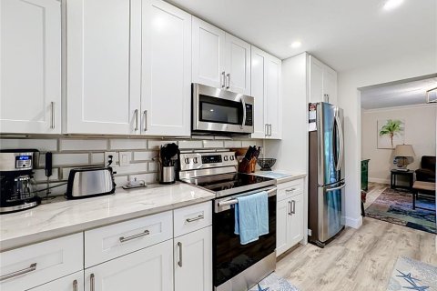 Condo in Sarasota, Florida, 2 bedrooms  № 2379191 - photo 10