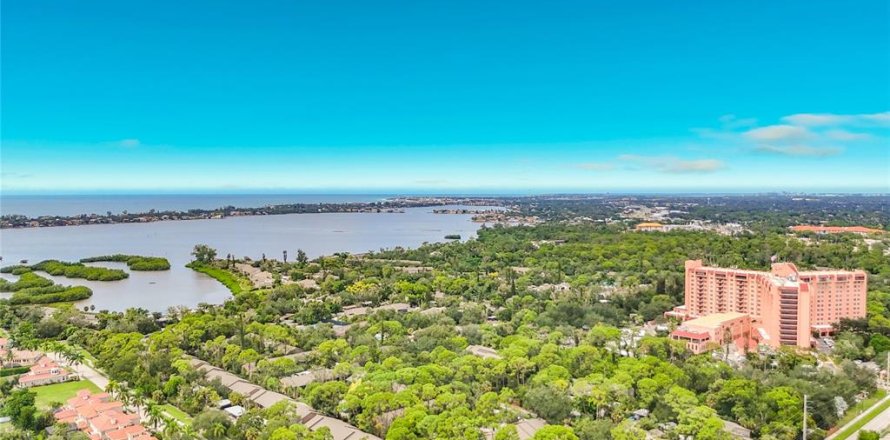 Condo in Sarasota, Florida, 2 bedrooms  № 2379191