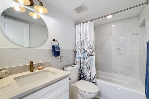 Condo in Sarasota, Florida, 2 bedrooms  № 2379191 - photo 29