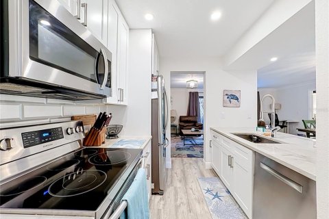 Condo in Sarasota, Florida, 2 bedrooms  № 2379191 - photo 11