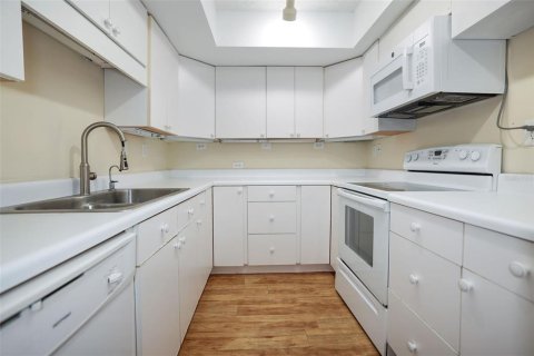 Condo in Saint Pete Beach, Florida, 2 bedrooms  № 1650390 - photo 7