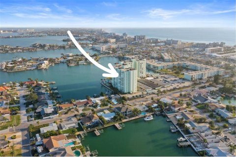 Condo in Saint Pete Beach, Florida, 2 bedrooms  № 1650390 - photo 25