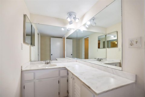 Condo in Saint Pete Beach, Florida, 2 bedrooms  № 1650390 - photo 13