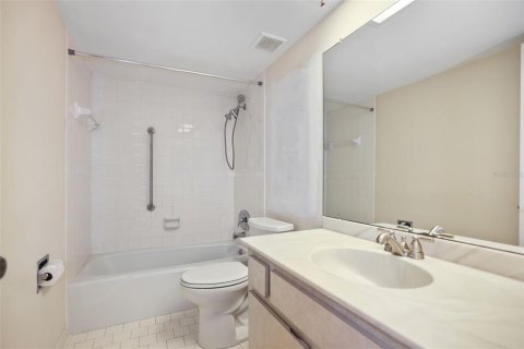 Condo in Saint Pete Beach, Florida, 2 bedrooms  № 1650390 - photo 18