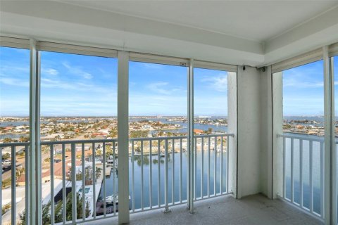 Condo in Saint Pete Beach, Florida, 2 bedrooms  № 1650390 - photo 20