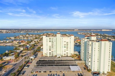 Condo in Saint Pete Beach, Florida, 2 bedrooms  № 1650390 - photo 28