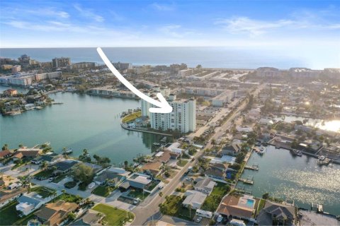Condo in Saint Pete Beach, Florida, 2 bedrooms  № 1650390 - photo 24