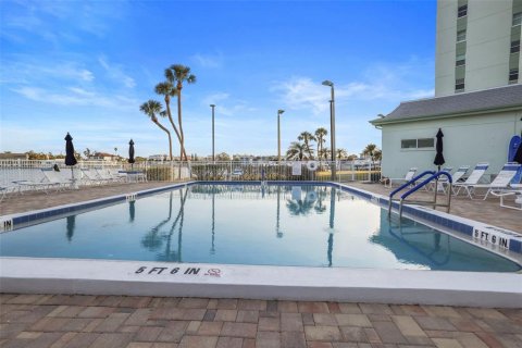 Condo in Saint Pete Beach, Florida, 2 bedrooms  № 1650390 - photo 30