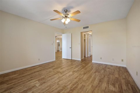 Condo in Saint Pete Beach, Florida, 2 bedrooms  № 1650390 - photo 9