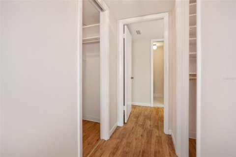 Condo in Saint Pete Beach, Florida, 2 bedrooms  № 1650390 - photo 11