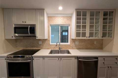 Condominio en venta en Temple Terrace, Florida, 3 dormitorios, 102.38 m2 № 1901585 - foto 2