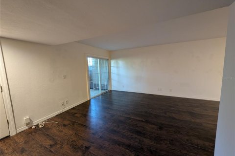 Condominio en venta en Temple Terrace, Florida, 3 dormitorios, 102.38 m2 № 1901585 - foto 11