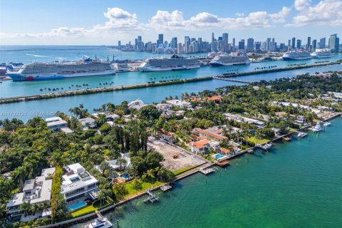Villa ou maison à Miami Beach, Floride 8 chambres, 1050.45 m2 № 2037629