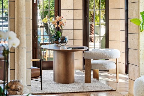 Villa ou maison à vendre à Miami Beach, Floride: 8 chambres, 1050.45 m2 № 2037629 - photo 25