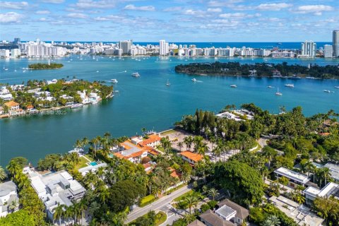 Villa ou maison à vendre à Miami Beach, Floride: 8 chambres, 1050.45 m2 № 2037629 - photo 10