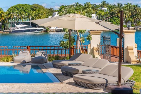 Villa ou maison à vendre à Miami Beach, Floride: 8 chambres, 1050.45 m2 № 2037629 - photo 14