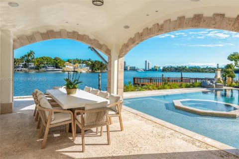 Villa ou maison à vendre à Miami Beach, Floride: 8 chambres, 1050.45 m2 № 2037629 - photo 30