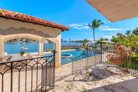 Villa ou maison à vendre à Miami Beach, Floride: 8 chambres, 1050.45 m2 № 2037629 - photo 28