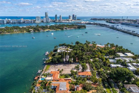 Villa ou maison à vendre à Miami Beach, Floride: 8 chambres, 1050.45 m2 № 2037629 - photo 2