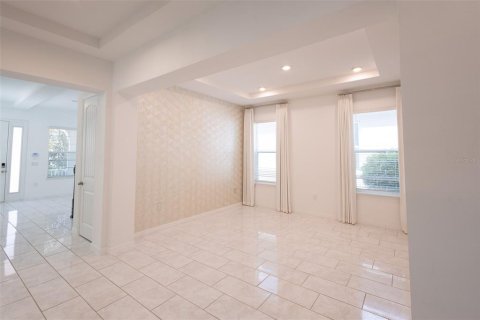 House in Winter Garden, Florida 4 bedrooms, 399.94 sq.m. № 2198551 - photo 15
