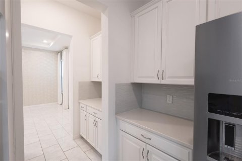 House in Winter Garden, Florida 4 bedrooms, 399.94 sq.m. № 2198551 - photo 27