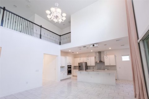 House in Winter Garden, Florida 4 bedrooms, 399.94 sq.m. № 2198551 - photo 18