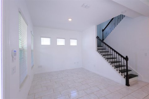 House in Winter Garden, Florida 4 bedrooms, 399.94 sq.m. № 2198551 - photo 12