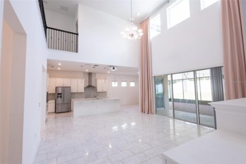 House in Winter Garden, Florida 4 bedrooms, 399.94 sq.m. № 2198551 - photo 17