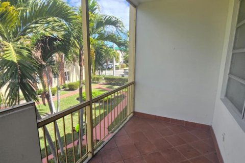 Condo in Hallandale Beach, Florida, 1 bedroom № 2183508 - photo 26