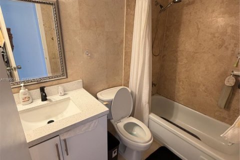 Condominio en venta en Hallandale Beach, Florida, 2 dormitorios, 94.76 m2 № 2031528 - foto 21