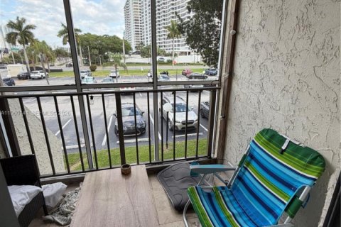 Condominio en venta en Hallandale Beach, Florida, 2 dormitorios, 94.76 m2 № 2031528 - foto 19