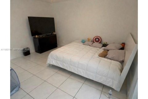 Condominio en venta en Hallandale Beach, Florida, 2 dormitorios, 94.76 m2 № 2031528 - foto 16